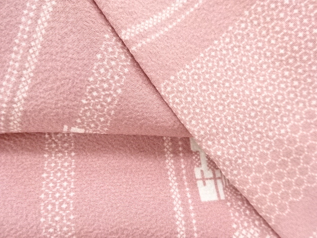  縞に幾何学・亀甲絣模様小紋着物